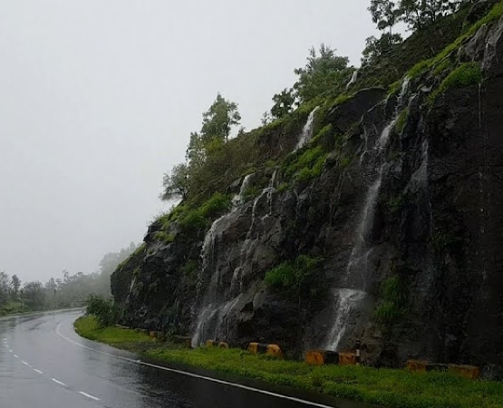 Smooth Road Connectivity